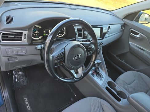Used 2018 Kia Niro LX image 19