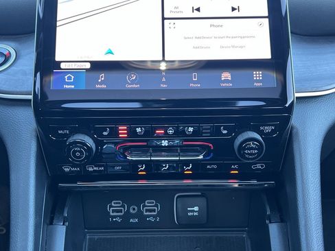 Used 2024 Jeep Grand Cherokee Limited w/ Luxury Tech Group II image 22