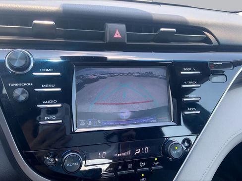 Used 2018 Toyota Camry XLE FWD image 27