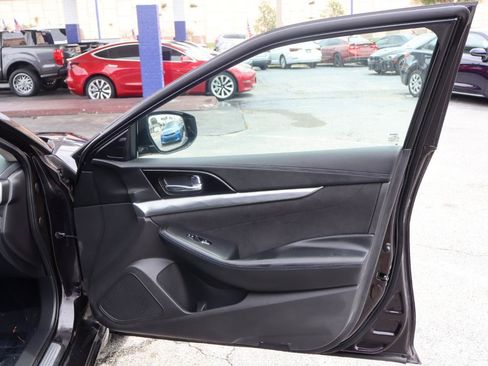 Used 2016 Nissan Maxima SR FWD image 15