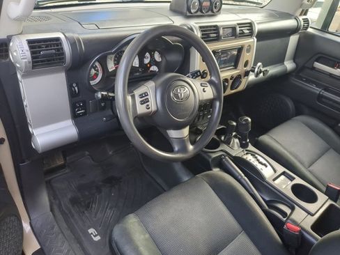 Used 2011 Toyota FJ Cruiser 4WD w/ Convenience Pkg image 12