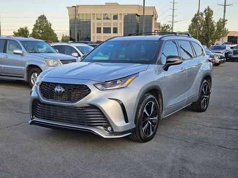 Used 2022 Toyota Highlander XSE AWD/4WD image 11