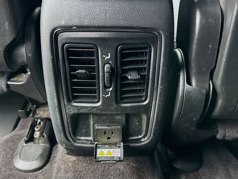 Used 2019 Jeep Grand Cherokee Laredo image 16