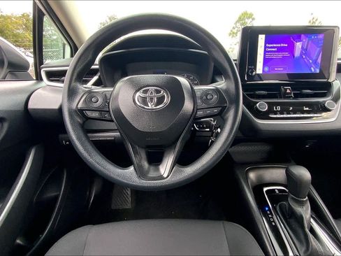 Used 2025 Toyota Corolla LE image 5