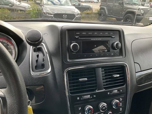 Used 2015 Dodge Grand Caravan SXT image 25