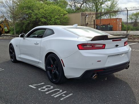 Used 2018 Chevrolet Camaro LT RWD image 4