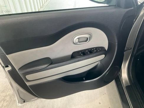 Used 2015 Kia Soul FWD image 3