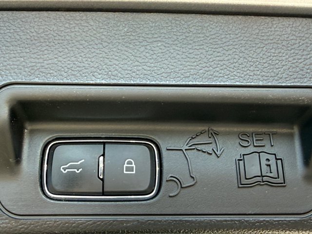 Used 2022 Ford Explorer XLT AWD/4WD image 26