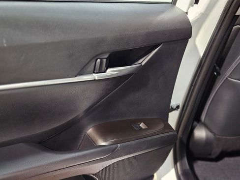 Used 2024 Toyota Camry SE image 33