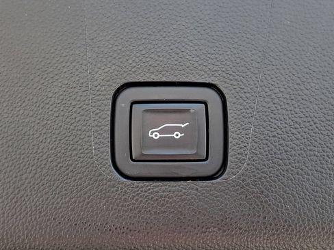 Used 2023 Chevrolet Traverse Premier w/ Redline Edition AWD/4WD image 29