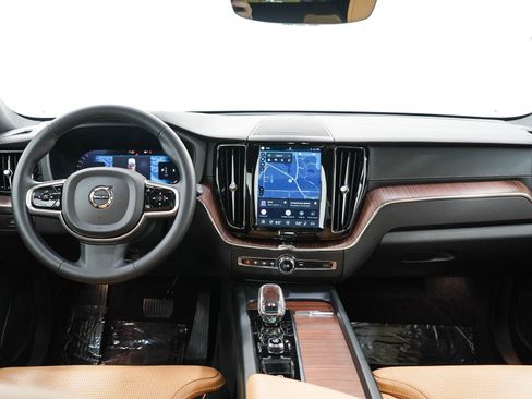 Used 2023 Volvo XC60 B6 Ultimate w/ Climate Package AWD/4WD image 17