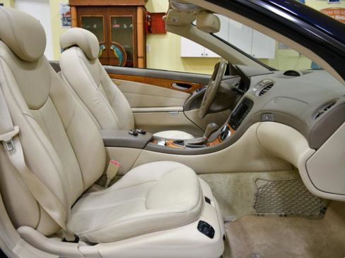 Used 2008 Mercedes-Benz SL 550 w/ P1 Pkg image 45