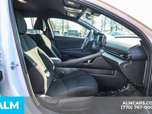 Used 2025 Hyundai Elantra Sport FWD image 21
