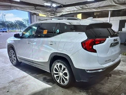Used 2020 GMC Terrain SLT w/ Preferred Package AWD/4WD image 2