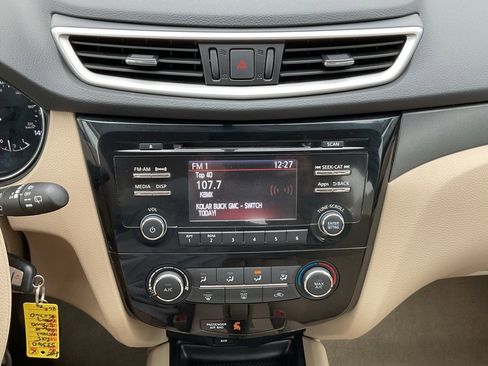 Used 2015 Nissan Rogue S image 13