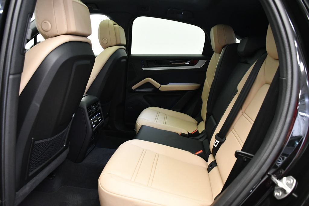 Certified 2025 Porsche Cayenne E-Hybrid Coupe AWD/4WD image 47