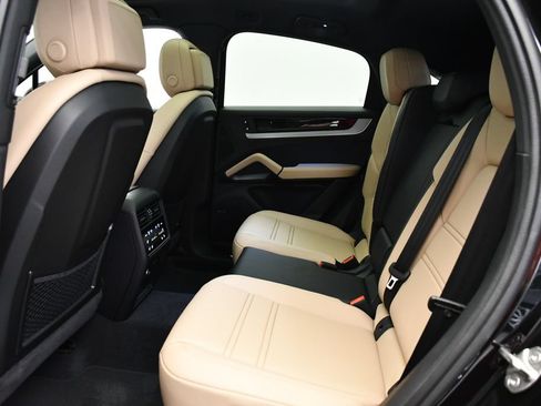 Certified 2025 Porsche Cayenne E-Hybrid Coupe AWD/4WD image 47