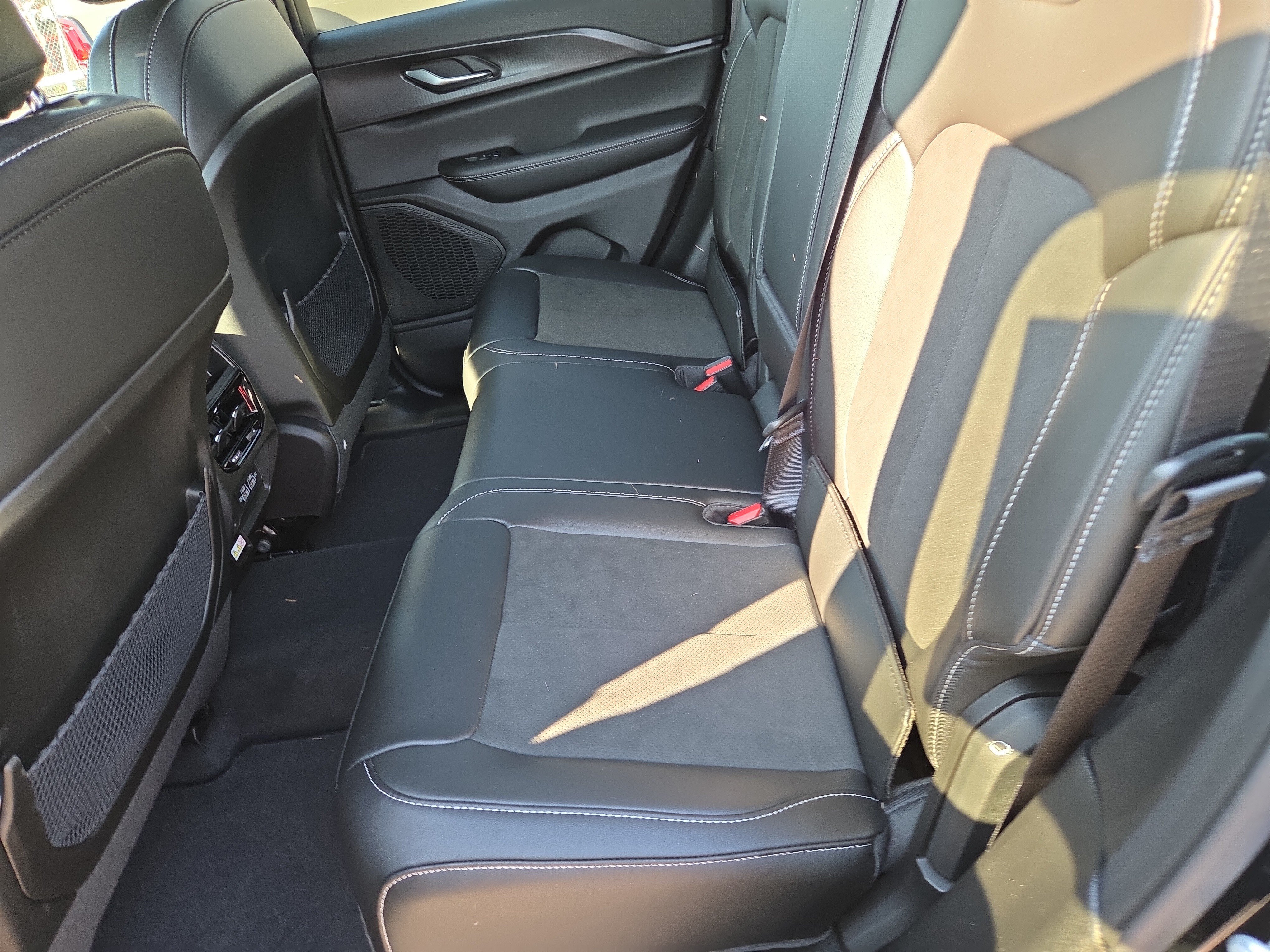 New 2027 Jeep Grand Cherokee Laredo X AWD/4WD image 6