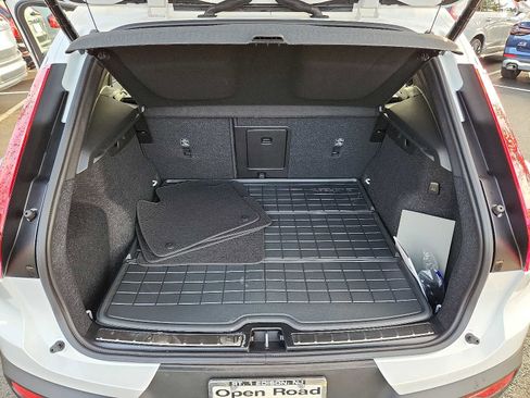 Used 2025 Volvo XC40 B5 Ultra w/ Protection Package Premier image 26