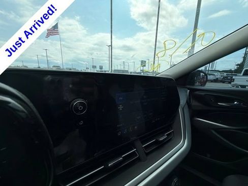 Used 2025 Chevrolet Trax LS w/ LS Convenience Package FWD image 32