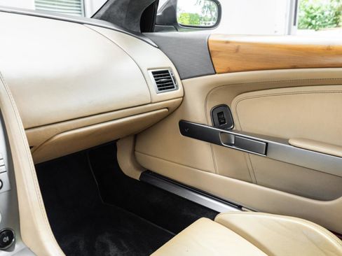 Used 2006 Aston Martin DB9 Volante image 38