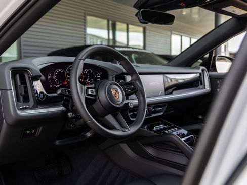 New 2026 Porsche Cayenne Coupe image 4