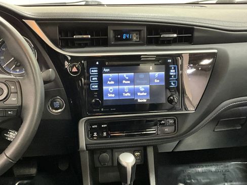 Used 2018 Toyota Corolla SE w/ SE Premium Package image 7