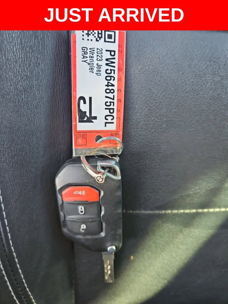 Used 2023 Jeep Wrangler Unlimited Sahara AWD/4WD image 20