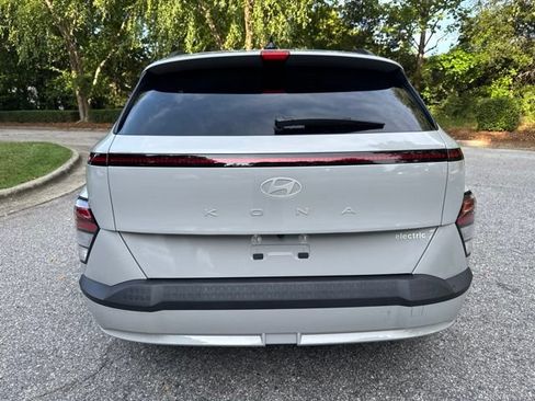Used 2025 Hyundai Kona SEL FWD image 5