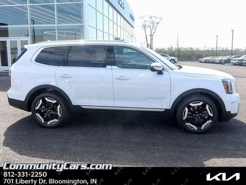 Certified 2025 Kia Telluride EX image 5