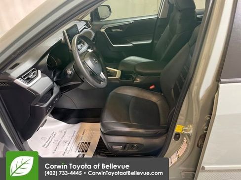 Used 2021 Toyota RAV4 XLE Premium image 9
