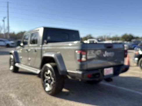 Used 2020 Jeep Gladiator Overland image 3