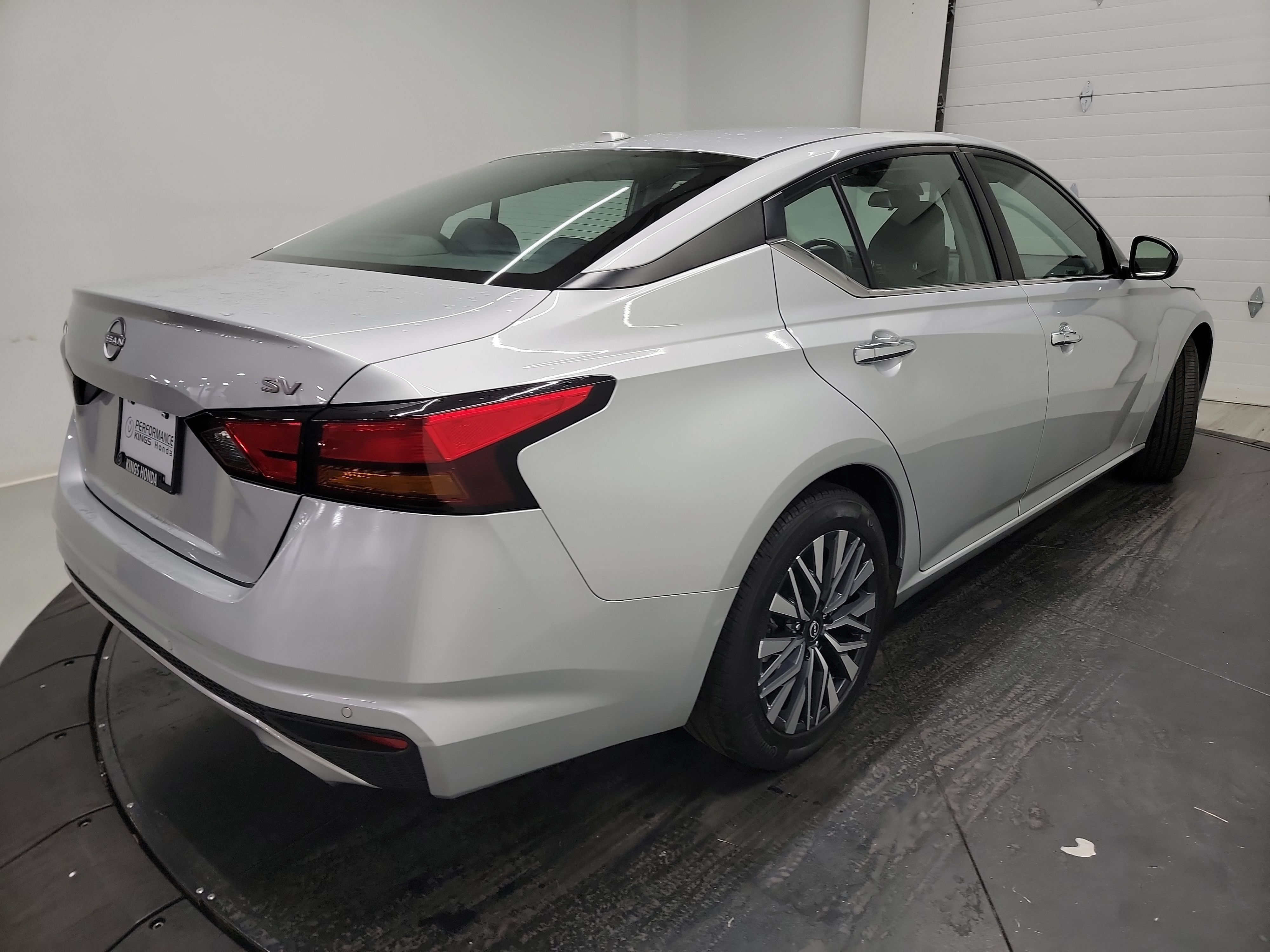 Used 2023 Nissan Altima 2.5 SV w/ SV Premium Package FWD image 9