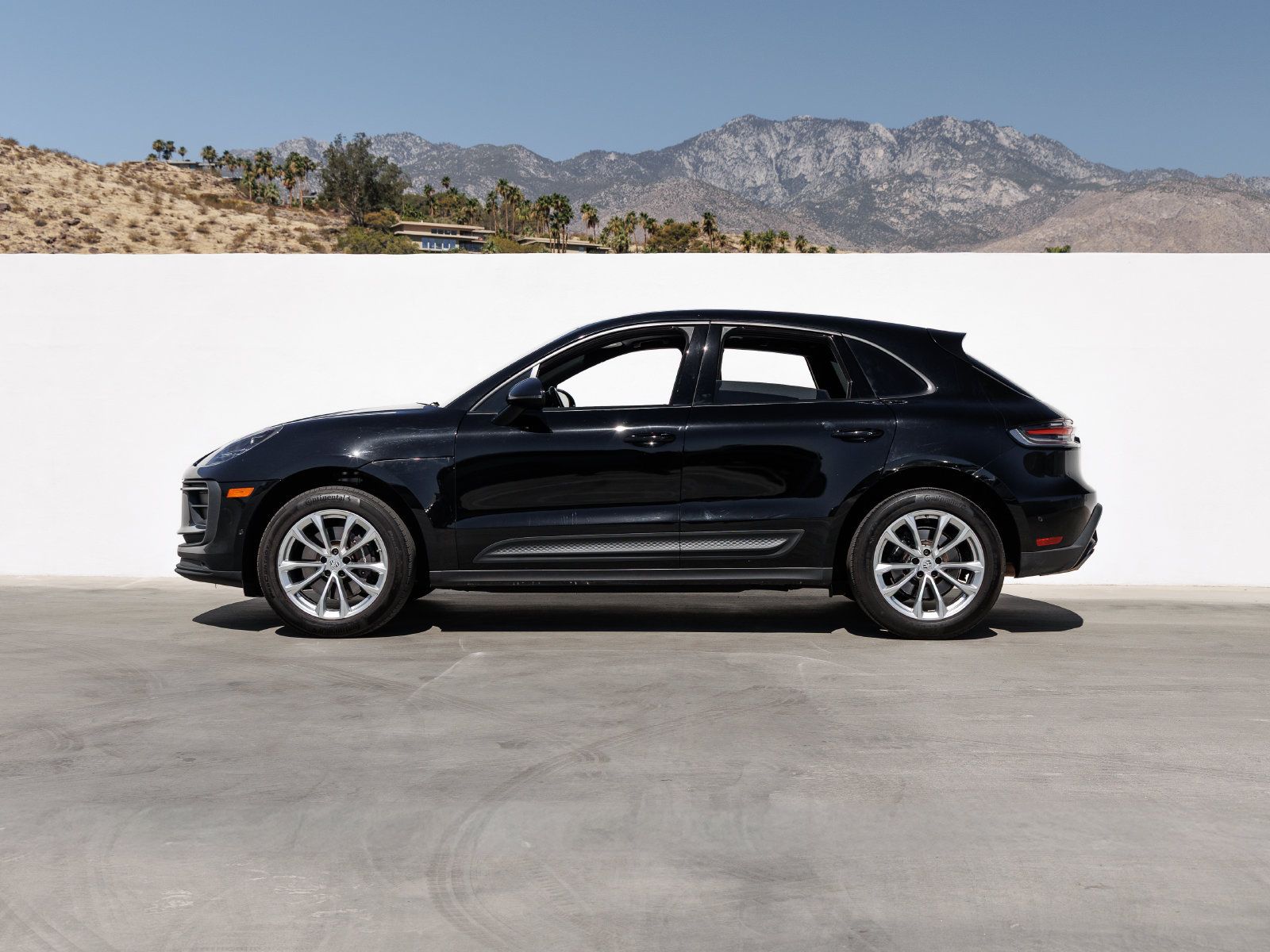 Used 2023 Porsche Macan AWD/4WD image 2