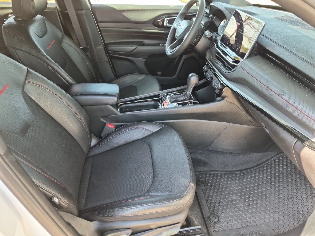 Used 2025 Jeep Compass Trailhawk AWD/4WD image 37