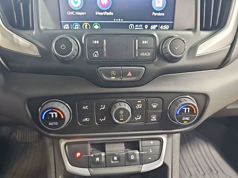 Used 2024 GMC Terrain SLT w/ Tech Package image 29