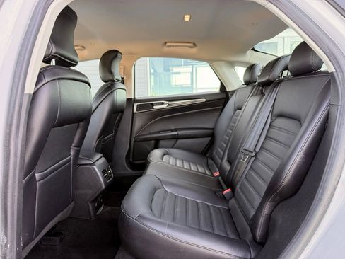 Used 2018 Ford Fusion SE w/ Equipment Group 602A FWD image 19