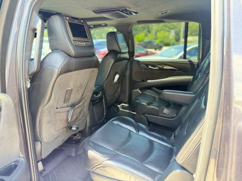 Used 2018 Cadillac Escalade ESV Platinum AWD/4WD image 16