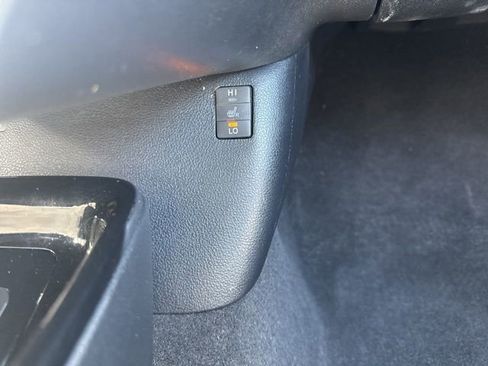 Used 2018 Toyota Prius Prime Premium image 19