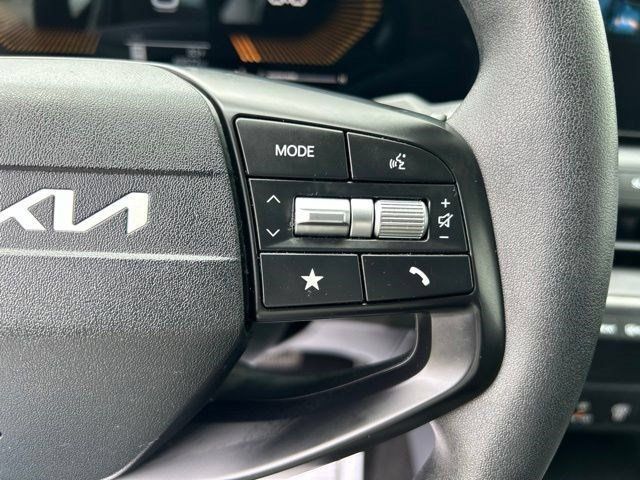 Used 2025 Kia K4 FWD image 18