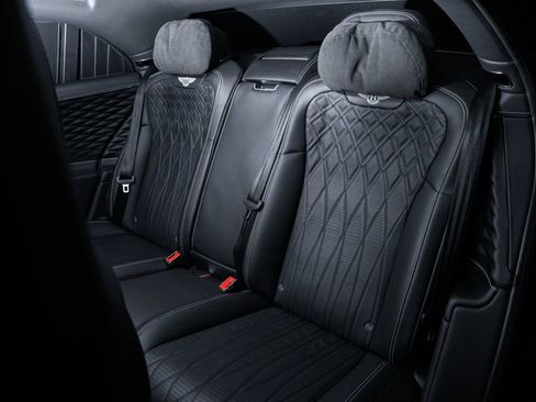 Used 2022 Bentley Flying Spur Plug-In Hybrid image 24