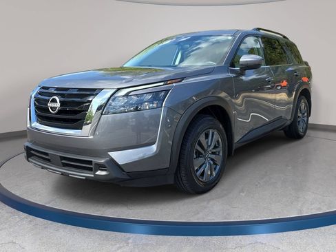 Used 2024 Nissan Pathfinder SV w/ SV Premium Package FWD image 1