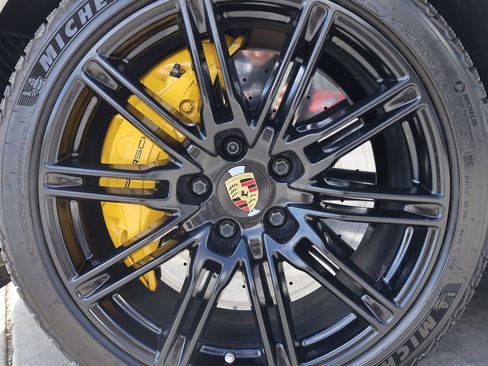 Used 2016 Porsche Cayenne Turbo S image 24