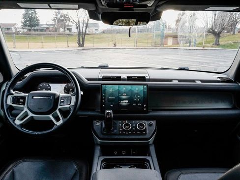 Used 2023 Land Rover Defender 130 X-Dynamic SE image 12