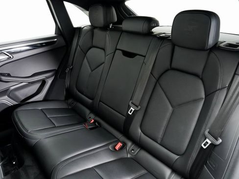 Used 2025 Porsche Macan image 28