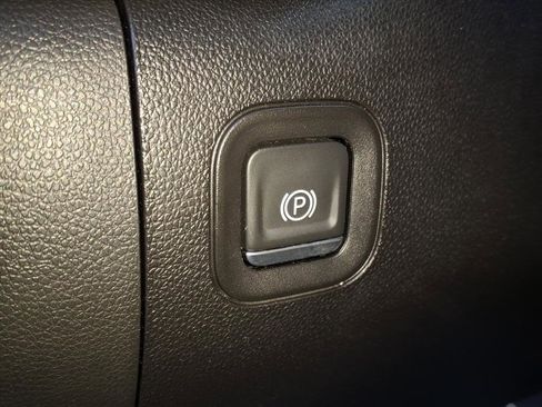 Used 2019 GMC Sierra 1500 Elevation w/ Elevation Value Package image 18