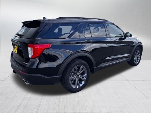 Certified 2022 Ford Explorer XLT w/ Equipment Group 202A AWD/4WD image 7