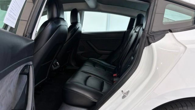 Used 2021 Tesla Model 3 Standard Range Plus RWD image 17