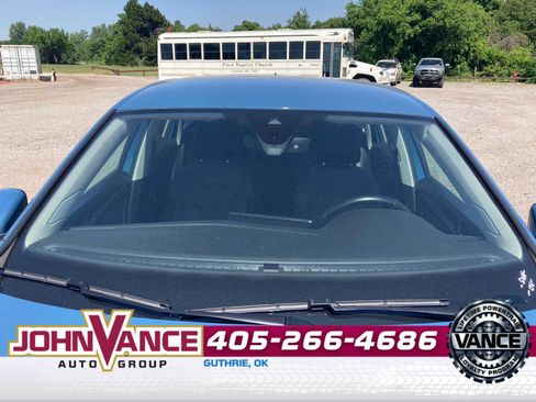 Used 2025 Volkswagen Jetta SE FWD image 11