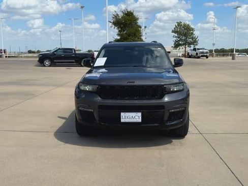 Used 2022 Jeep Grand Cherokee L Limited w/ Black Appearance Package RWD image 3